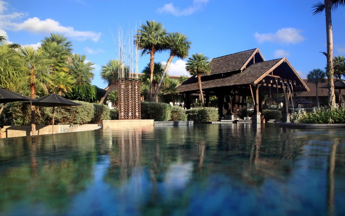 Resort in Thailand with swimming pool and palm trees