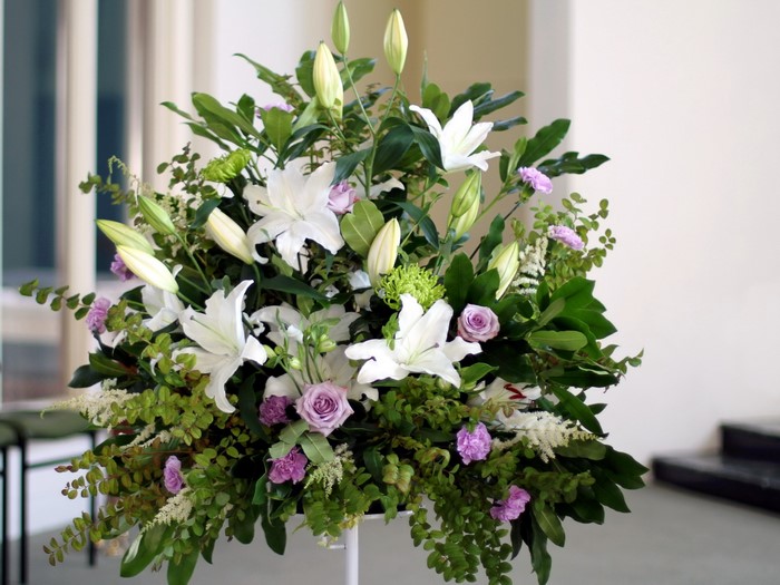 White lilies and purple roses floral arrangement