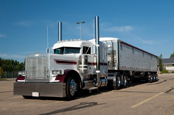 Peterbilt 379 Semi-truck with Trailer