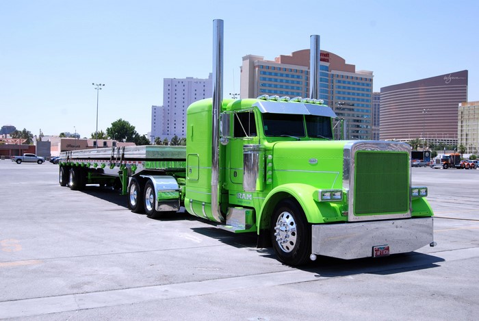 Peterbilt 379 Flatbed Truck