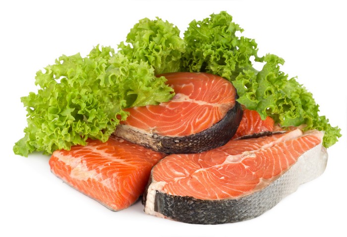 Salmon steaks with lettuce