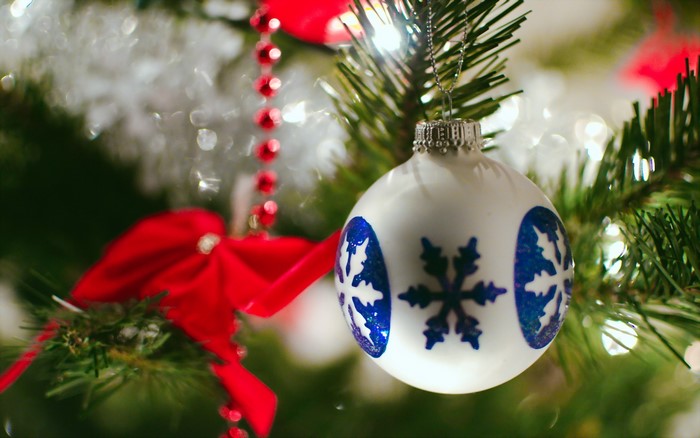 Christmas tree ornament with snowflakes and red bow