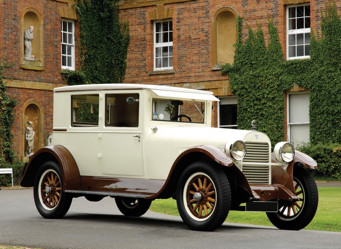 1924 Hudson Super Six Coach parked in front of a brick building