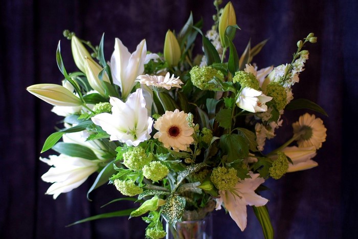 White lilies and gerbera daisies bouquet