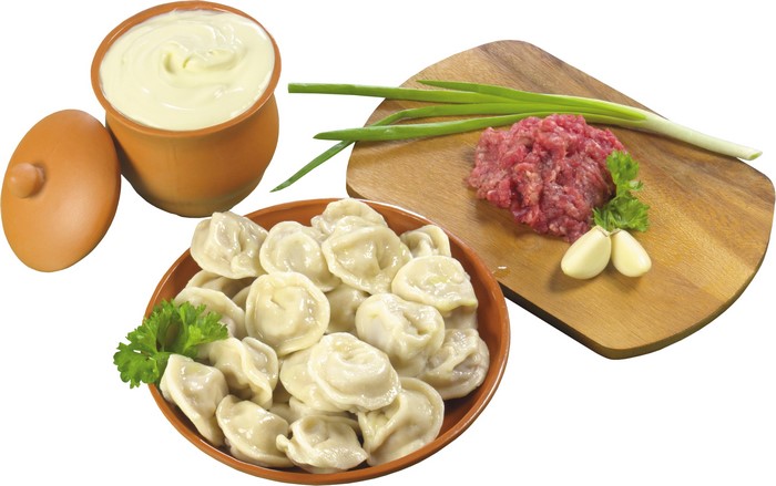 Pelmeni with Sour Cream, Minced Meat, and Green Onions