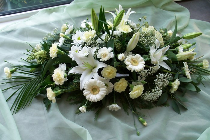 White floral arrangement with lilies and daisies