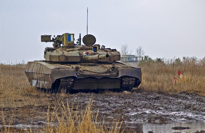 Oplot tank in muddy field