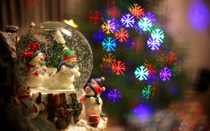 Christmas snow globe with snowmen and snowflake lights