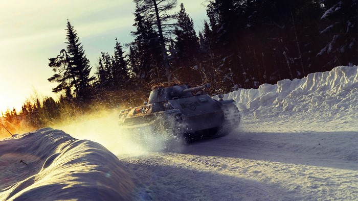 Tank driving through snow in World of Tanks