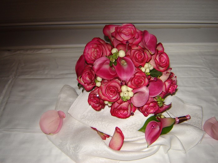 Pink roses and calla lily bouquet with boutonniere