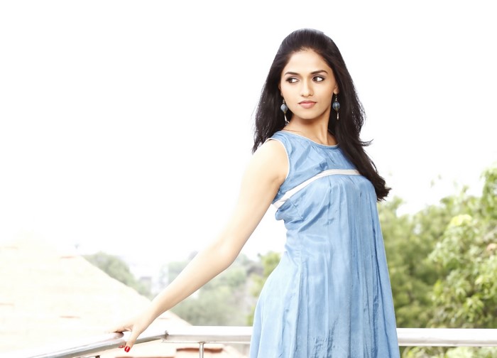 Sunaina in a blue dress