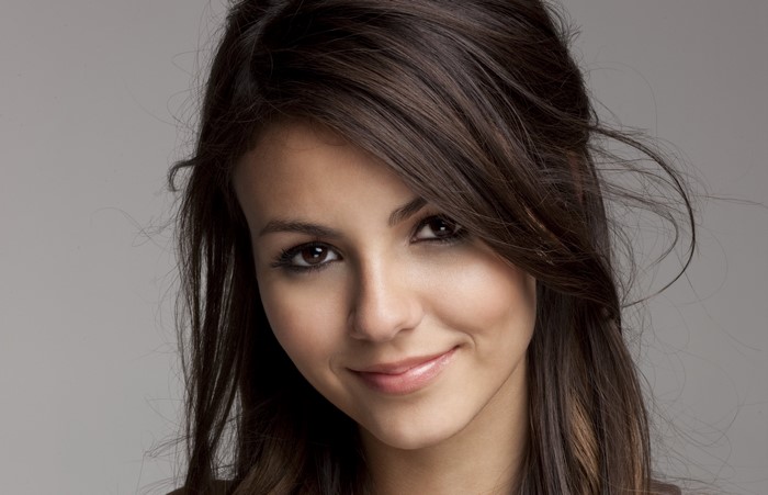 Victoria Justice smiling