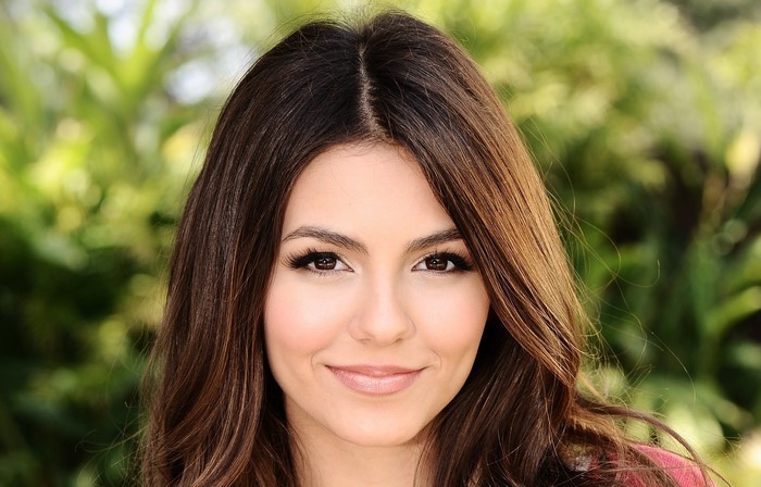 Victoria Justice smiling