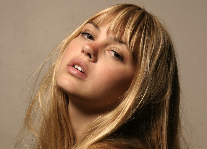 Aimee Teegarden blonde girl face