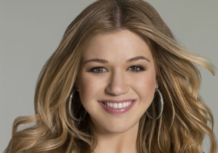 Kelly Clarkson Smiling with Hoop Earrings