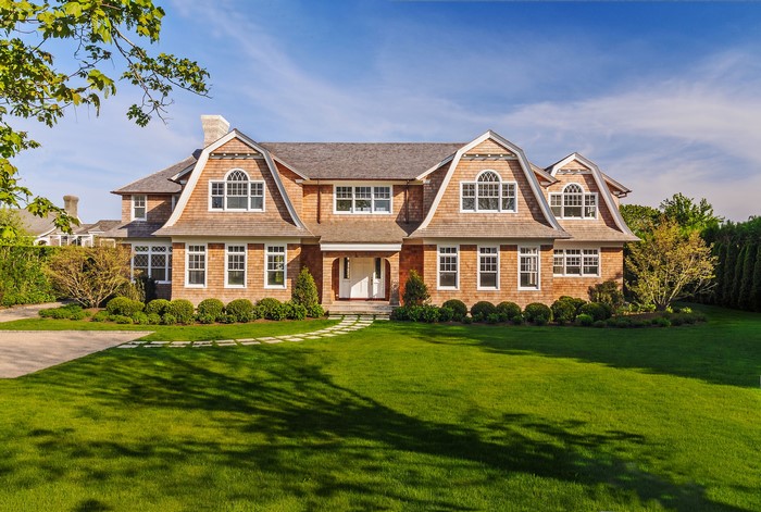 4K Mansion with Shingle Siding and Large Lawn