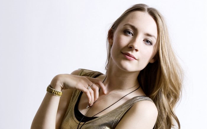 Saoirse Ronan with blonde hair and jewelry