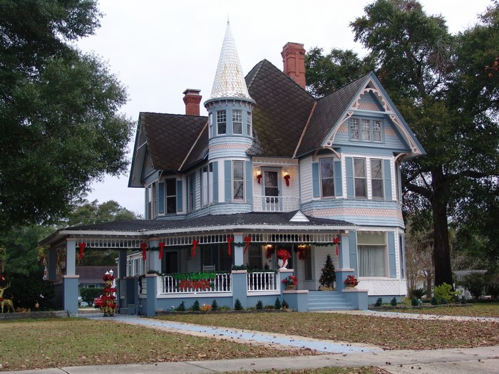 Victorian House Decorated for Christmas in Florida