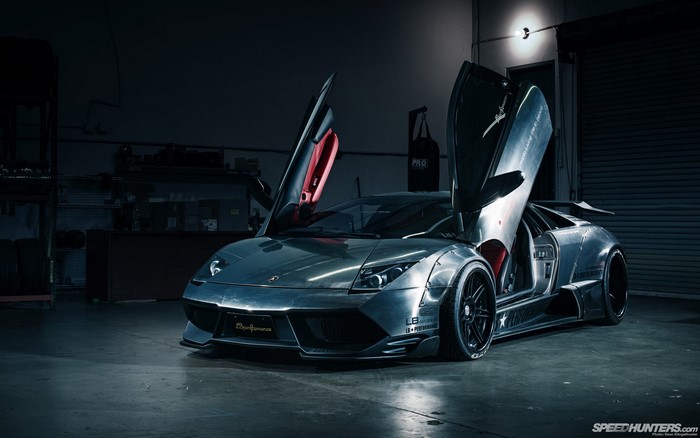 Lamborghini Murcielago with scissor doors open