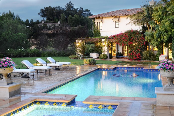 Luxury swimming pool and villa in Malibu, California