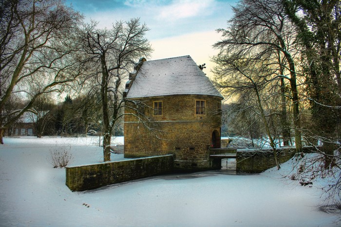 Brunninghausen Castle in Germany during winter with snow