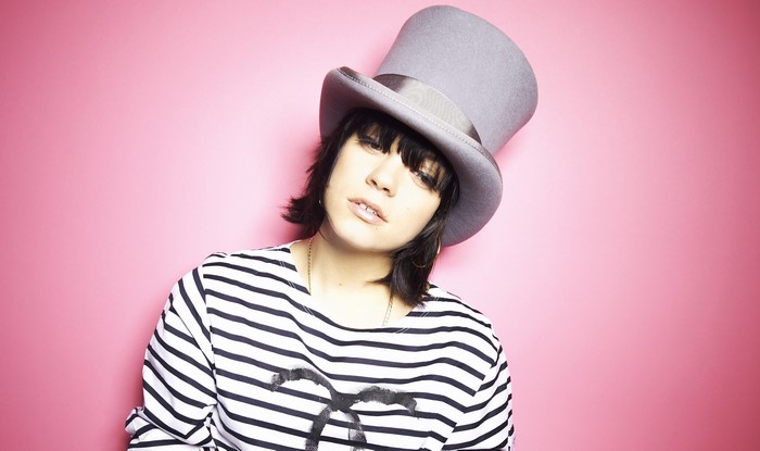Lily Allen wearing a top hat
