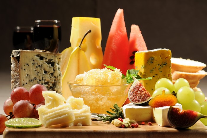 Still-life cheese and fruit platter