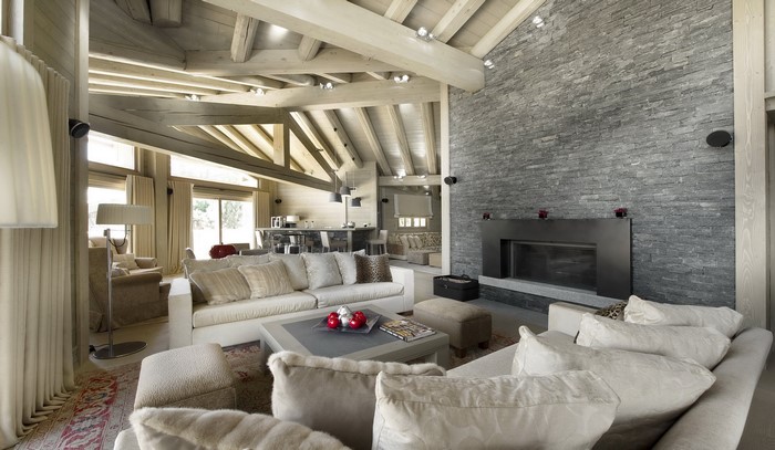 Living room with fireplace and wooden ceiling
