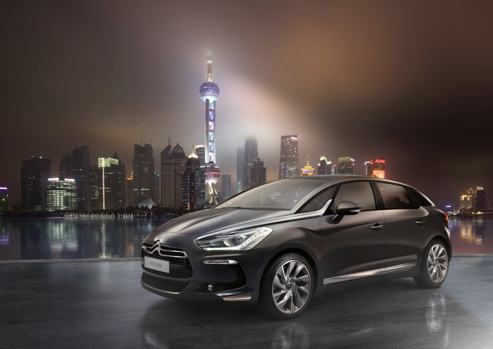 Citroen DS5 in Shanghai at Night