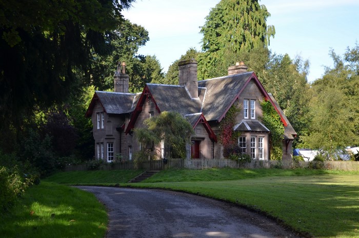 Stone house with red trim in Glamis, Scotland