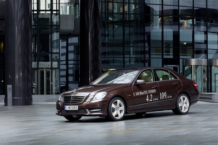 Mercedes-Benz E 300 BlueTec Hybrid sedan