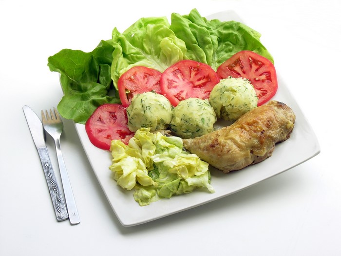 Chicken leg with mashed potatoes and salad