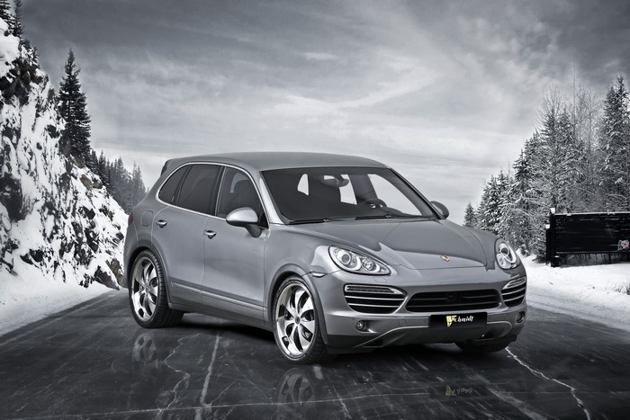 Porsche Cayenne 958 in winter landscape