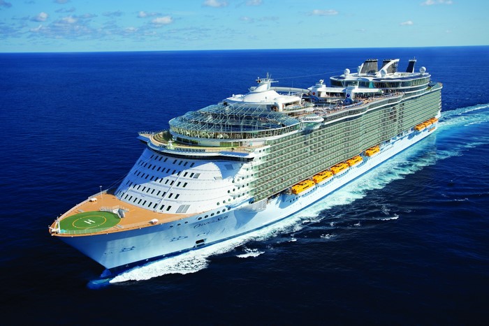 Oasis of the Seas cruise liner sailing on the ocean