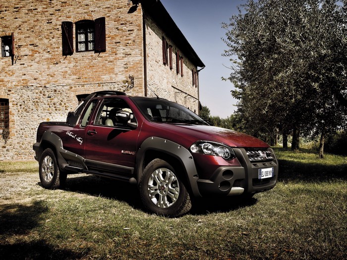 Fiat Strada pickup truck parked near a brick building