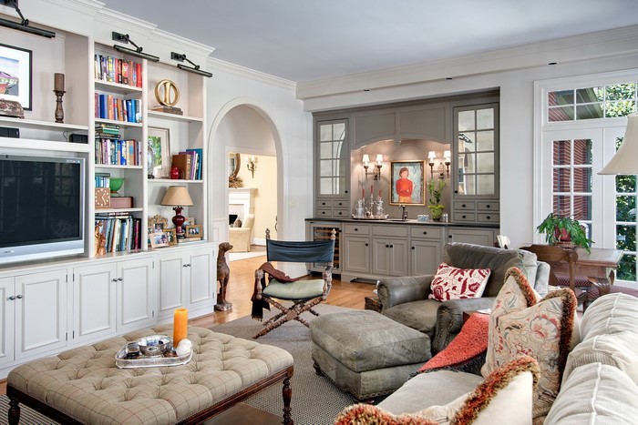 Living room with built-in bookshelves and bar area