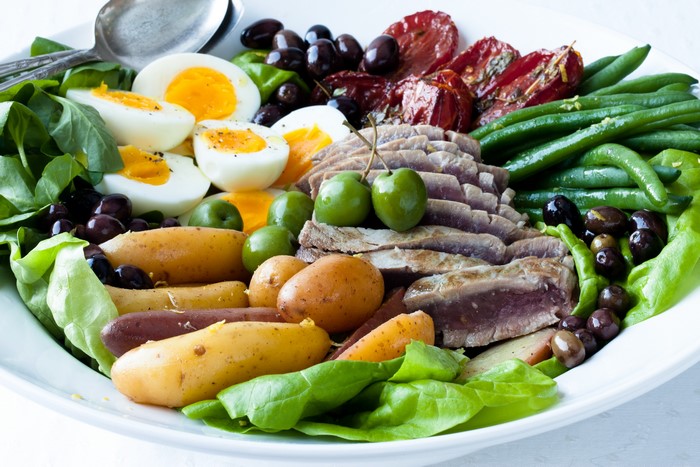 Salad Niçoise with Tuna, Eggs, and Potatoes