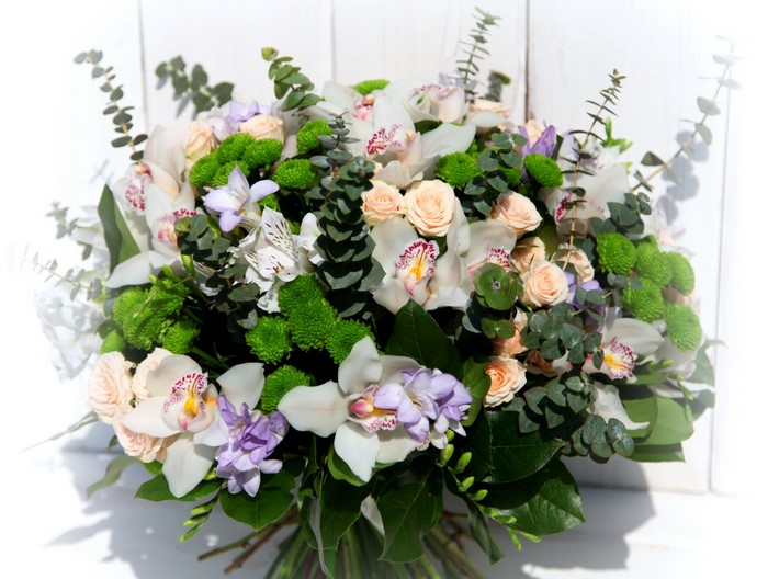 Orchid and rose flower bouquet
