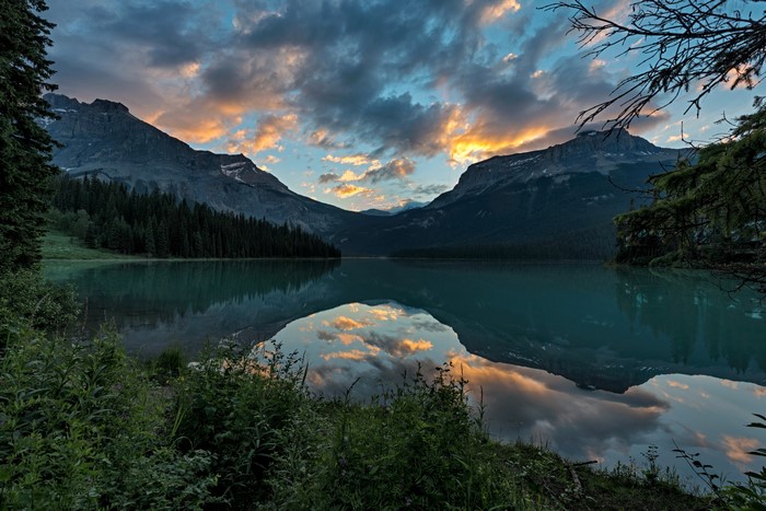 4K Yoho National Park Mountains and Lake Scenery