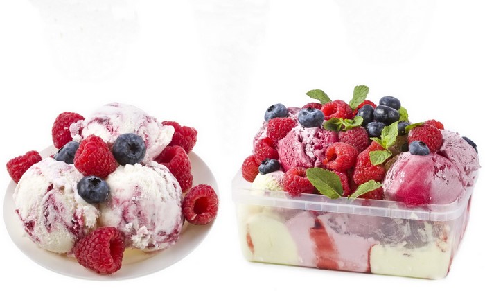 Ice cream with raspberries and blueberries