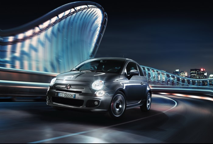 Fiat 500S driving on a city road at night