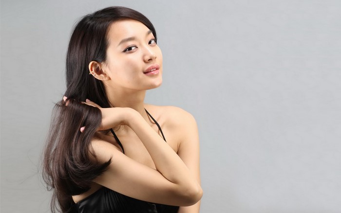 Shin Min Ah with long dark hair