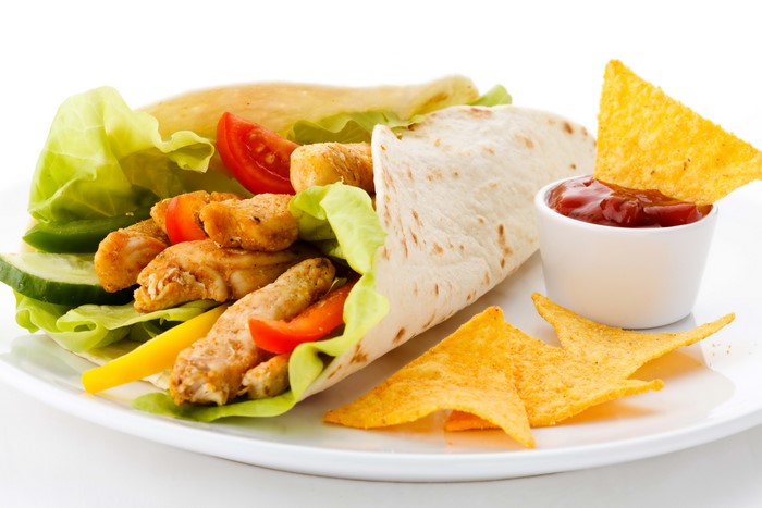 Chicken wrap with nachos and salsa
