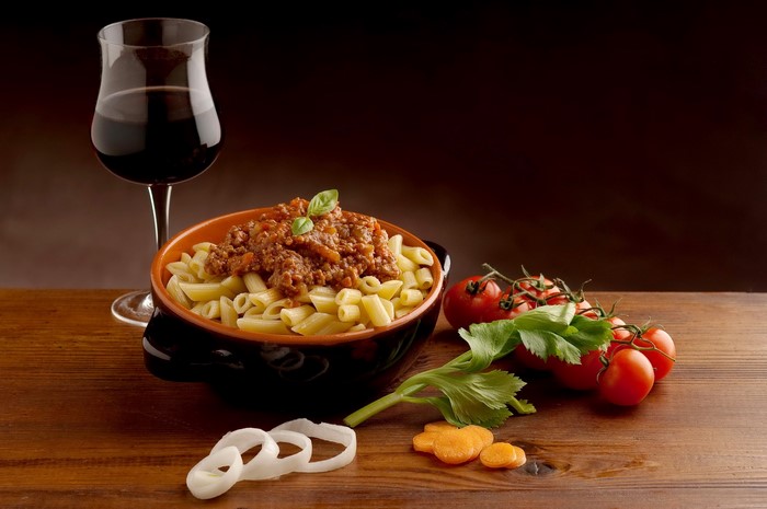 Pasta with meat sauce and red wine