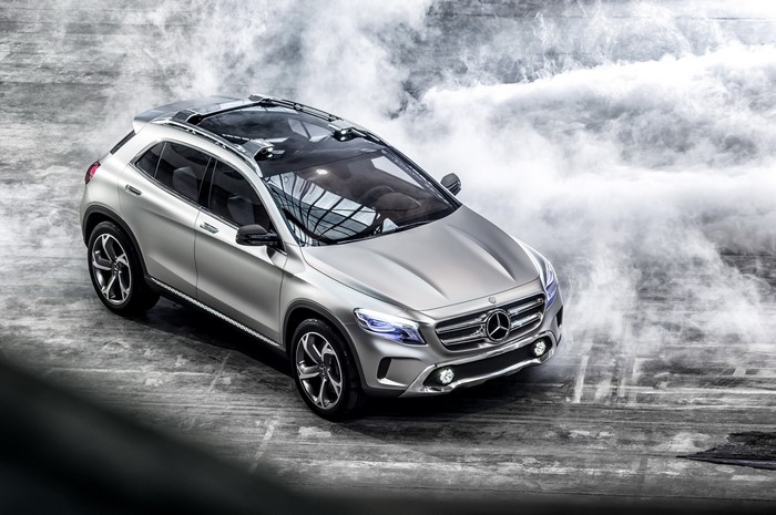 4K 2013 Mercedes-Benz GLA Silver Smoke