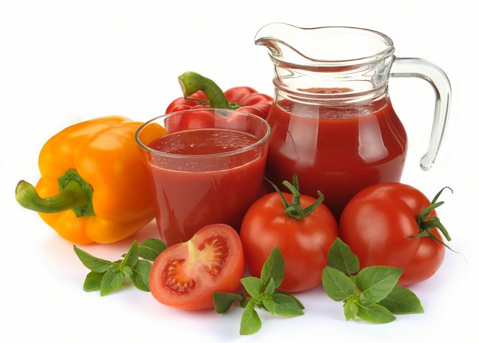 Tomato juice with tomatoes and bell peppers