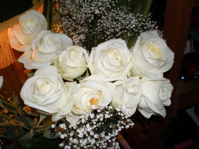 Bouquet of white roses with baby's breath