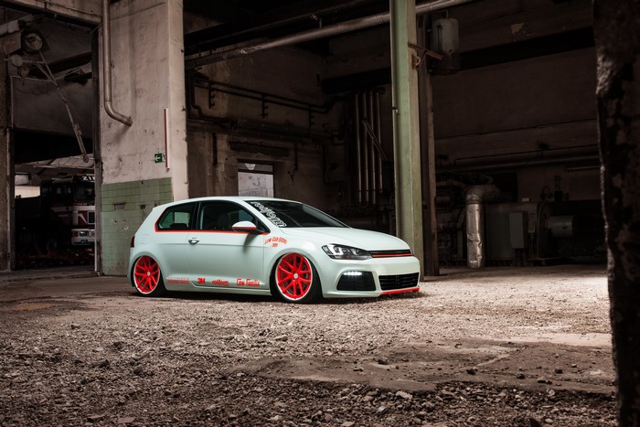 Volkswagen Golf VII Light Tron with red wheels