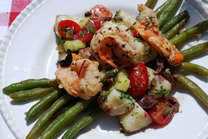 Seafood salad with green beans