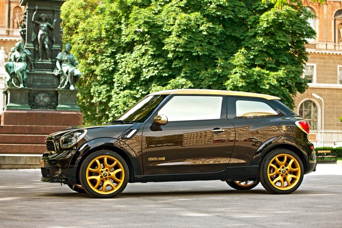 Black Mini Paceman Cooper S with gold accents